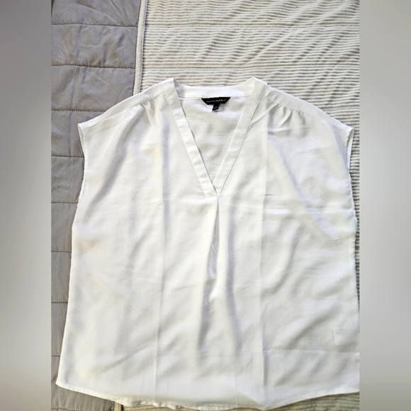 Banana Republic White V-Neck Blouse Size L - Picture 1 of 7